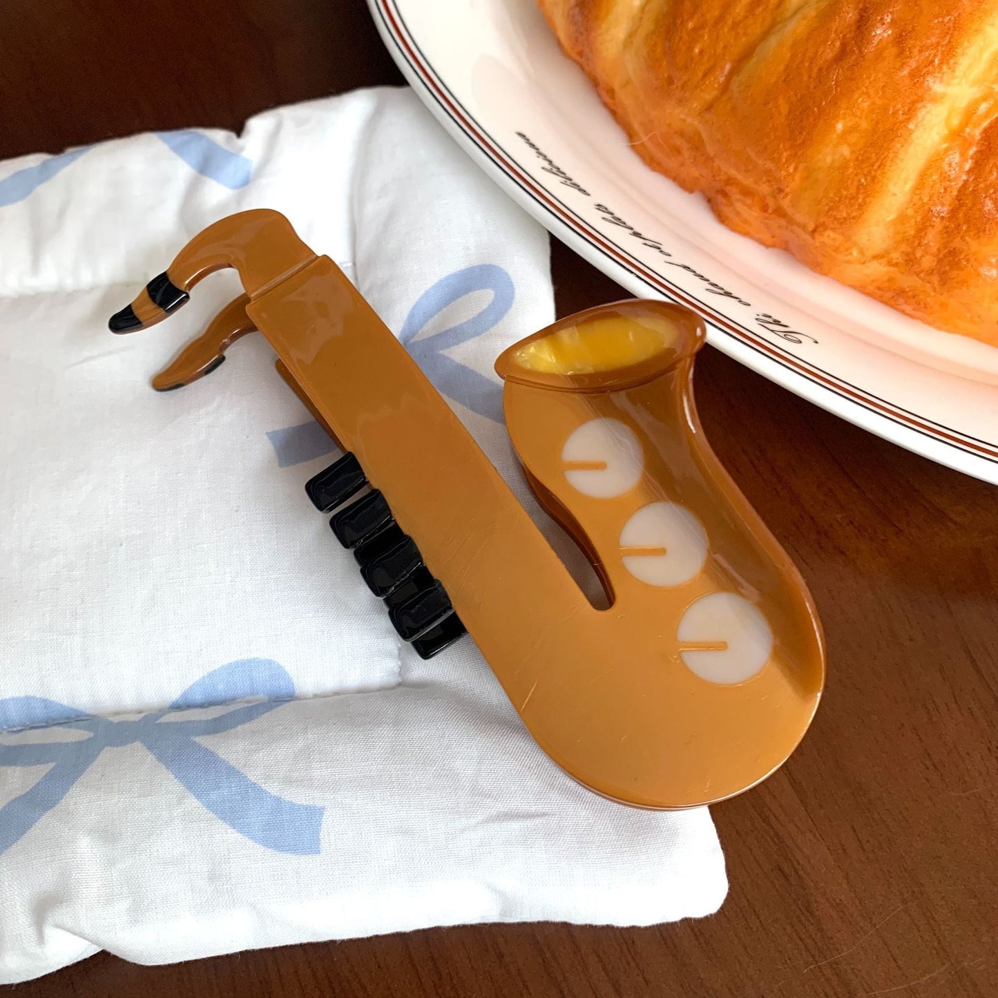 Hair Clip – Elegant Curved Design with Classical Charm