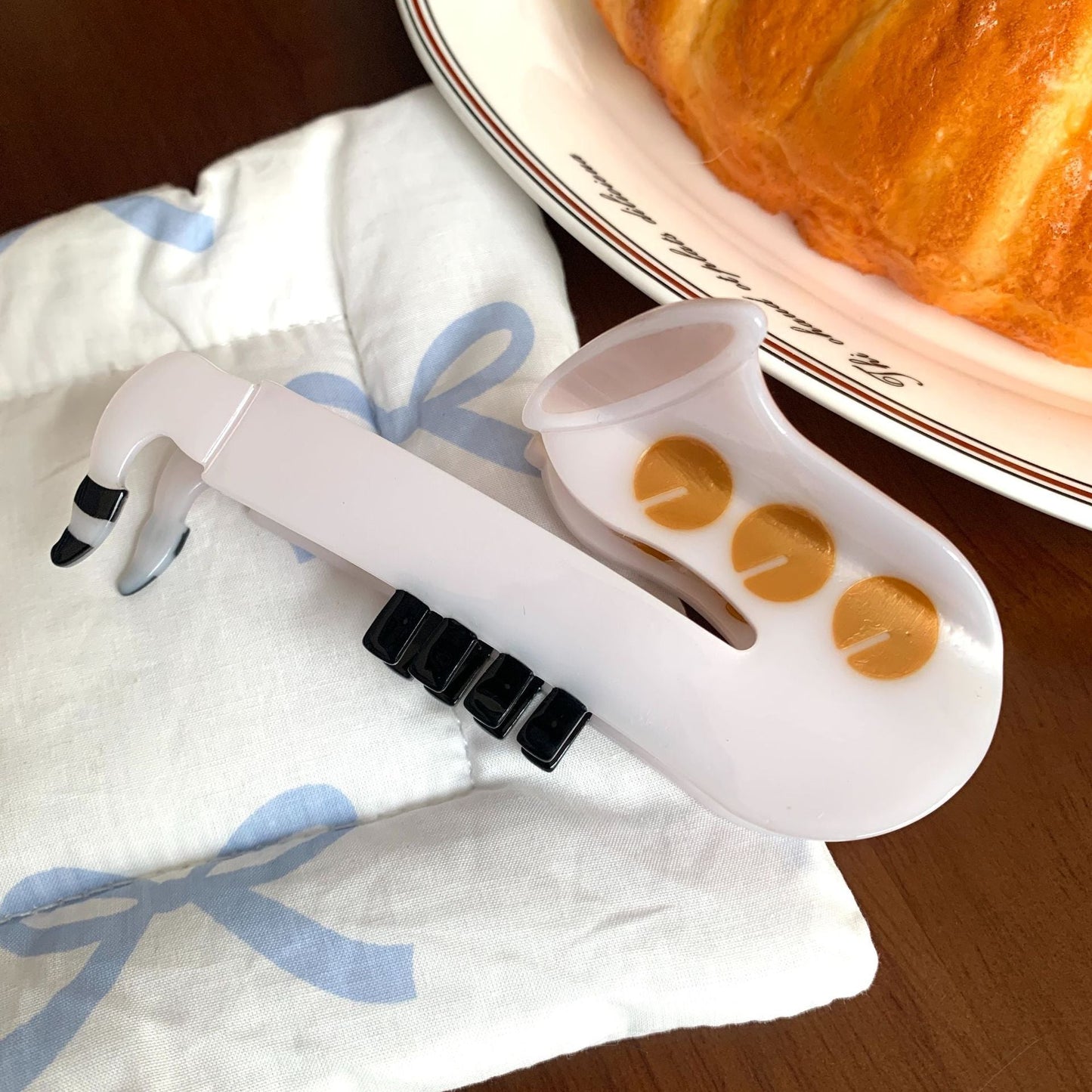 Hair Clip – Elegant Curved Design with Classical Charm